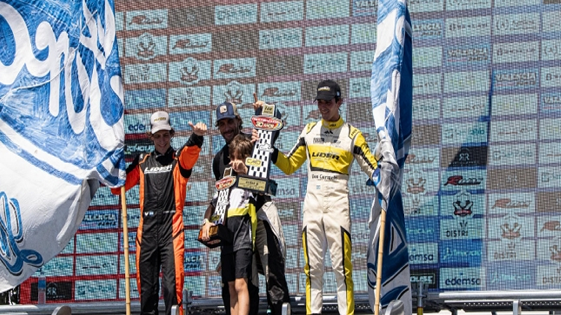 Santiago y Francisco Florio compartieron podio junto a Joaquín Pasquale | Prensa ProCar 4000