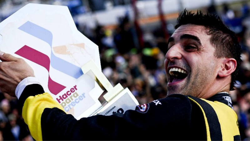 Chapur celebra la obtención de su segundo triunfo en el Turismo Carretera tras imponerse con autoridad en el Autódromo Oscar Cabalén | Prensa ACTC