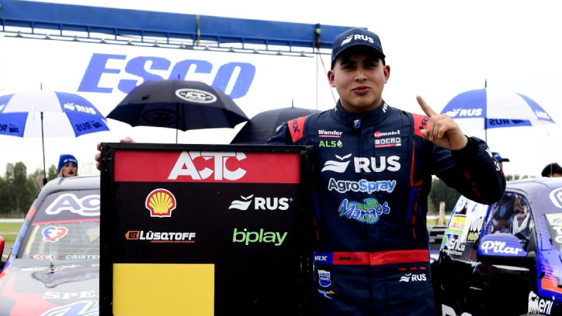 Santiago Biagi celebra la pole position en La Plata tras ser el más rápido en la tarde del Roberto Mouras | Prensa ACTC