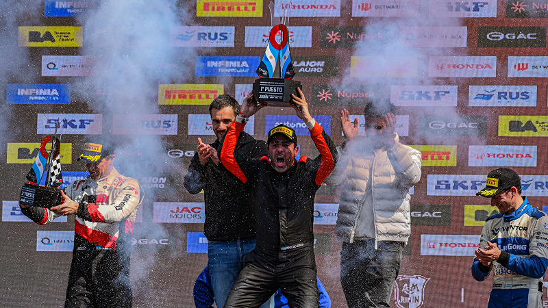 Gabriel Ponce de León festejó el triunfo ante su gente en el autódromo de Junín | Gentileza TC 2000