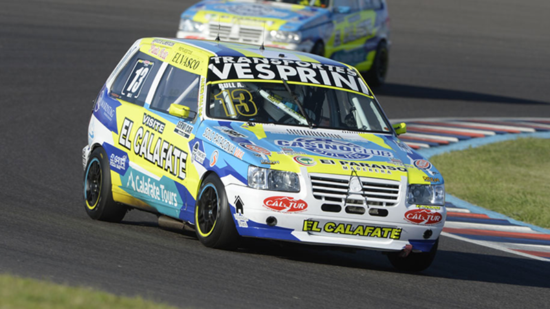Alexis Bull festejó la obtención de la pole position en la Clase Uno del Turismo Pista en Santiago del Estero | Prensa APTP