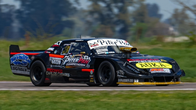 Alan Guevara transita la pista de 9 de Julio con el Dodge en el ensayo donde marcó el mejor tiempo del sábado | Gentileza ProCar