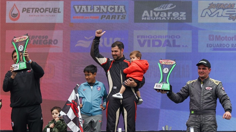 Carli Bava cerró un fin de semana ideal y lo festejó en lo más alto del podio | Gentileza Procar 4000