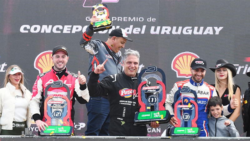 El podio de la Clase Tres celebra el cierre del fin de semana en Concepción del Uruguay | Gentileza Turismo Pista