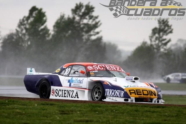 Pezzucchi largó 5º, recibió un toque, quedó último y remontó hasta el 15º lugar con la Dodge Ortiz.
