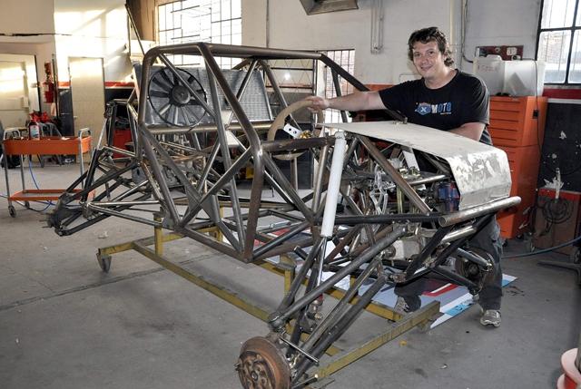 La estructura de La Galerita que conducirá Gato Barbery en el Dakar 2014 está en Olavarría.
