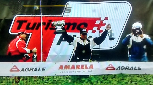 Juan José Cassou y un domingo inolvidable: ganó su primera carrera de la Clase Dos del Turismo Pista en Olavarría.