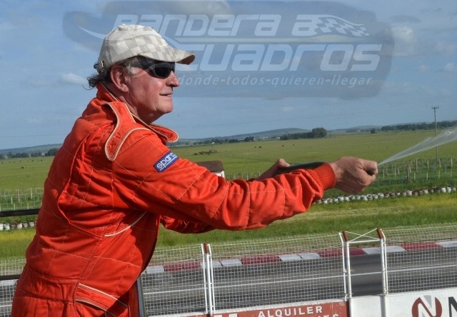Eduardo Kriger ya descorchó el champán. A los 65 años es el primer campeón de Ford en el TSS.
