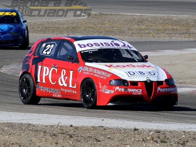 Detrás del poleman se ubicaron Pernía y Rossi.