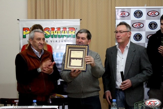 Hugo Mazzacane (ACTC), el Chueco Romero y el presidente del AMCO César Benigni, el resumen del TC bien cercano a Olavarría.