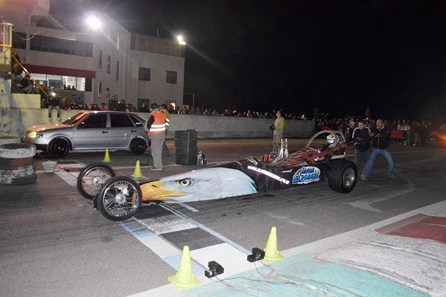 Más de 60 autos se desafiaron en la recta principal del autódromo del AMCO en distintas categorías.