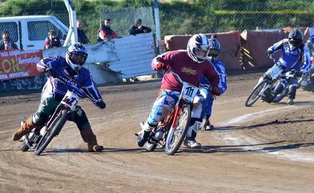 Sebastián Minaudo y Fabián Bongiorno fueron protagonistas de la prueba de 80 cc.
