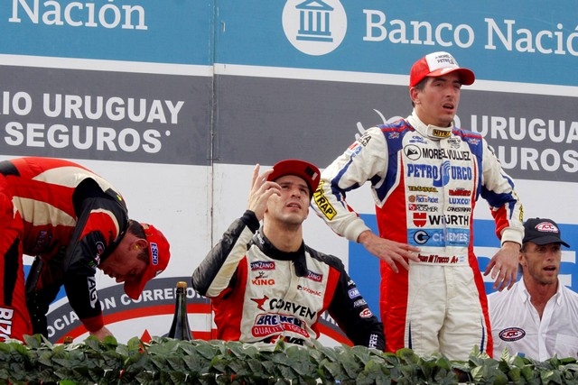 Ortelli lo intentó pero no puedo evitar que lo superara y ganara Matías Rossi la carrera de TC en Concordia. Trucco completó el podio.