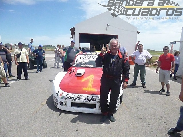 El N° 1 pintado en la trompa del Ford. Oscar Fornes logró una carrera antes del cierre el título del TSS.