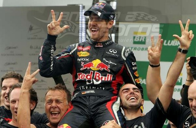 Sebastian Vettel (Red Bull) logró el título de la F.1 tras llegar sexto en el lluvioso Gran Premio de Brasil.