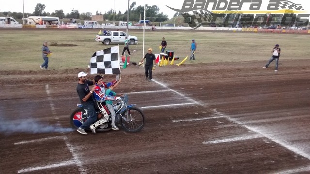 El cierre del espectáculo en la pista de El Fortín estuvo a cargo de las motos 200cc. siendo la figura Cristian Zubillaga.