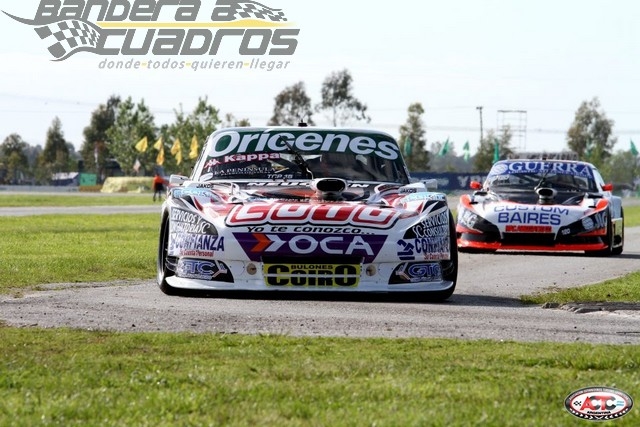 El del Chevrolet, además de quedarse con la pole, ganó la serie y la final.