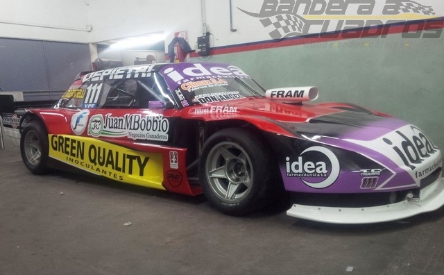 Nicolás Pezzucchi tuvo ayer el primer contacto en La Plata con el Torino de Gardelito Fernández.